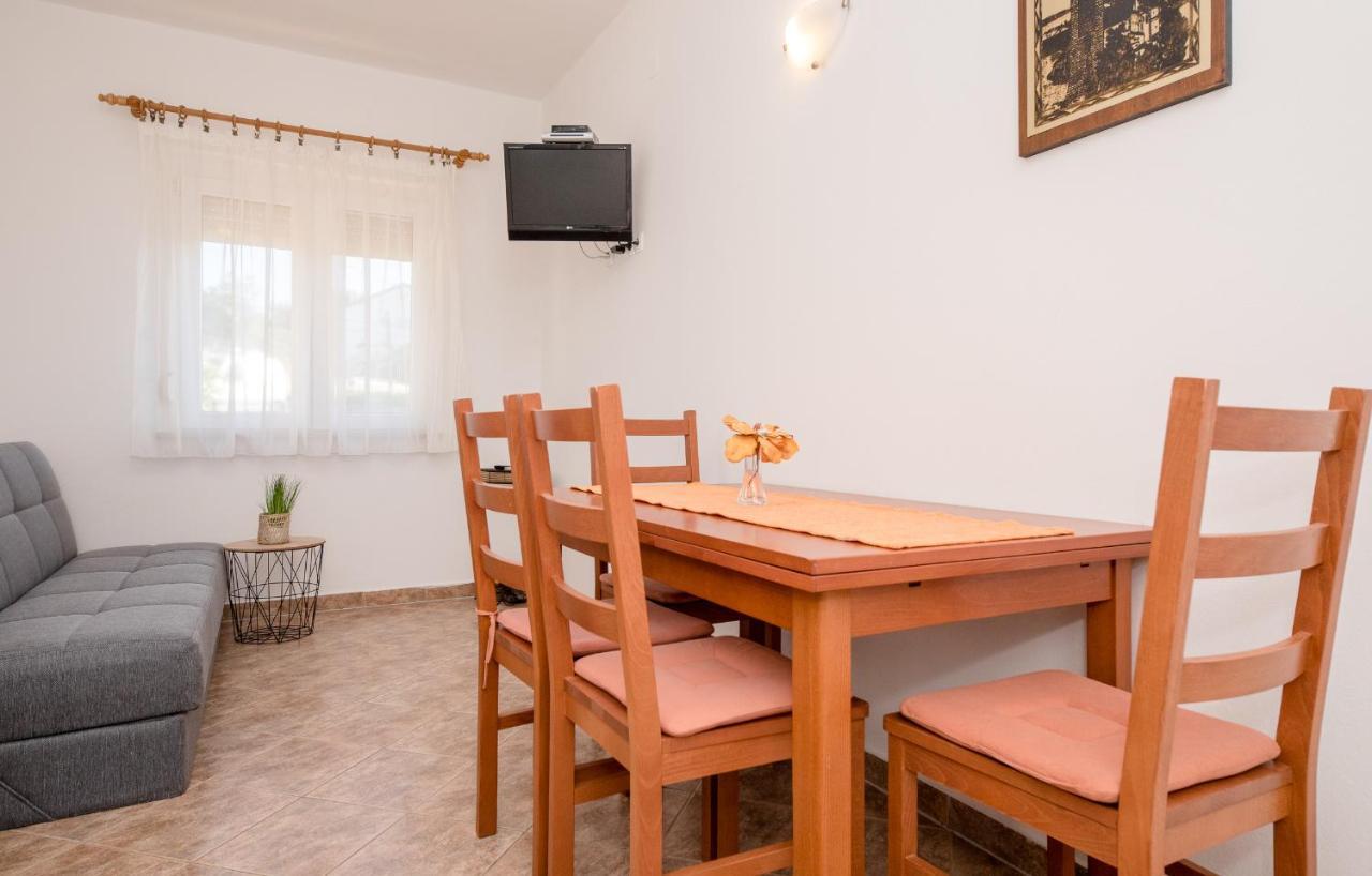 Apartments Silvana In Kampor Exterior photo