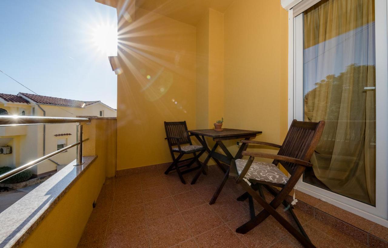 Apartments Silvana In Kampor Exterior photo