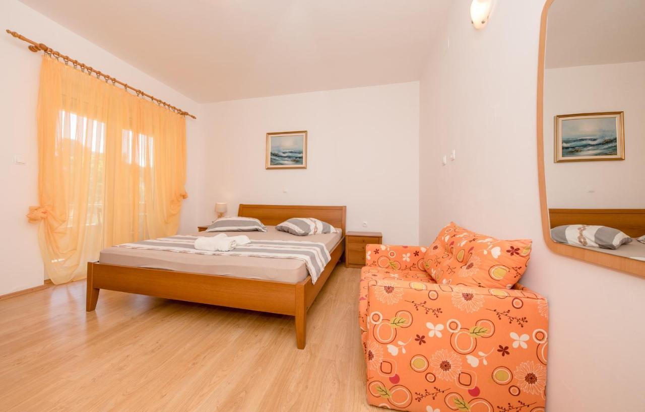 Apartments Silvana In Kampor Exterior photo